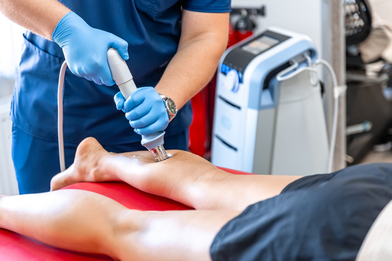 Extrakorporale Stoßwellentherapie am Unterschenkel